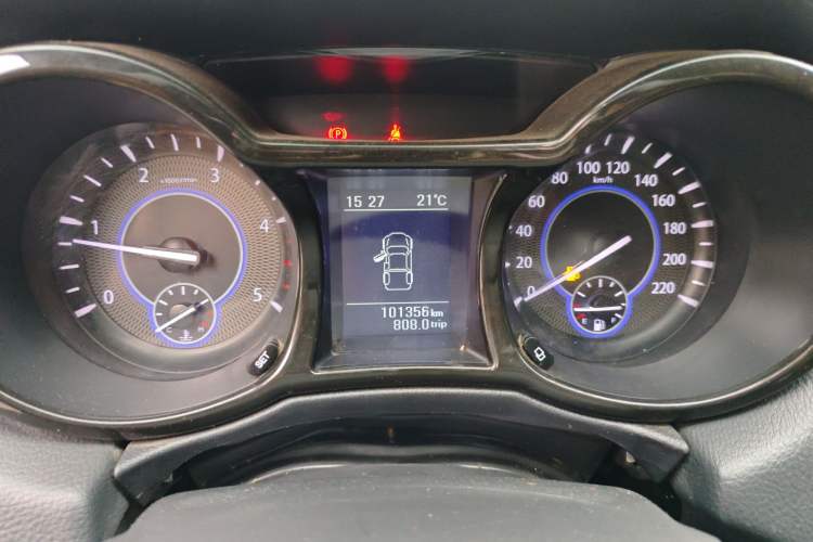 Used JMC Yuhu 5 2018 2.4T Classic Edition Diesel Manual 4x4 Luxury Shield Version with Extended Wheelbase Instrument Cluster