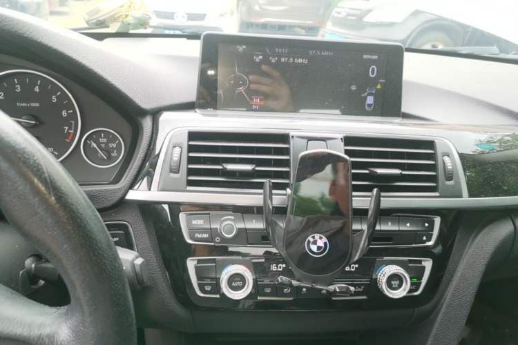 Used BMW 3 Series 2016 320Li Ambition Model
