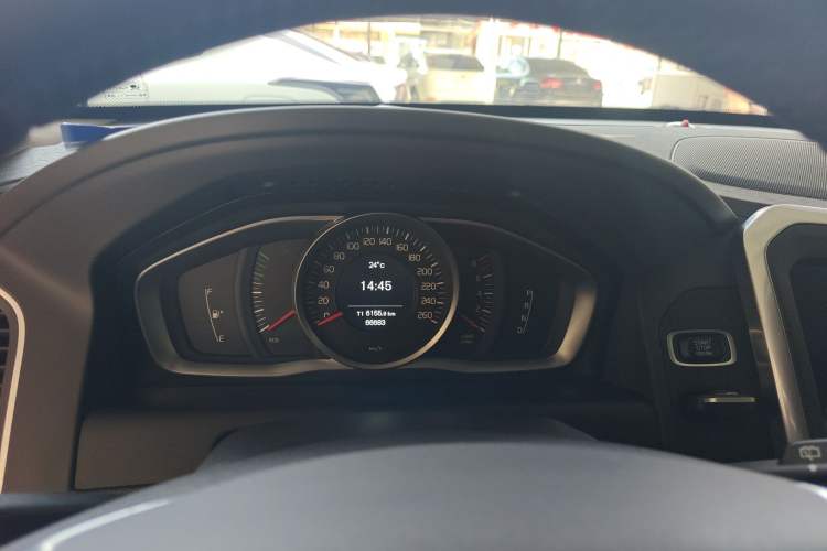 Used Volvo XC60 2017 T5 AWD Smart Upgrade Edition Instrument Cluster