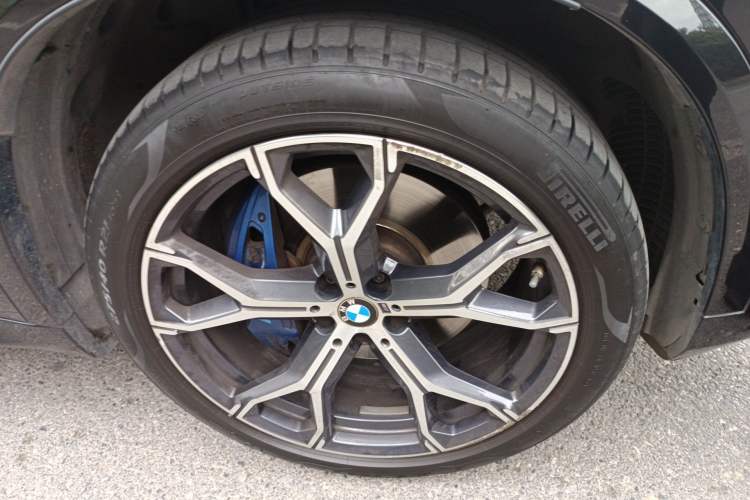 Used BMW X5 2021 Restyled xDrive40i Luxury Version M Sport Package Right Front Wheel Hub
