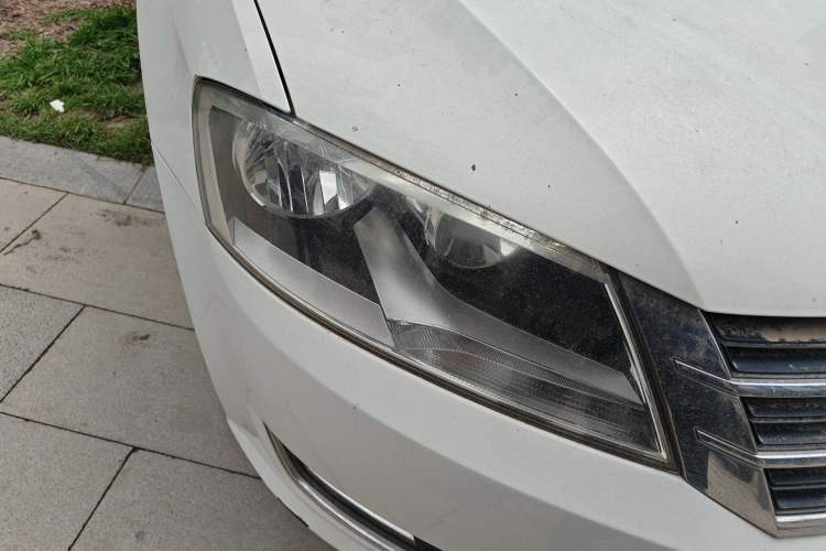 Used Volkswagen Gran Lavida 2013 1.6L Automatic Comfort Model Right Front Headlight