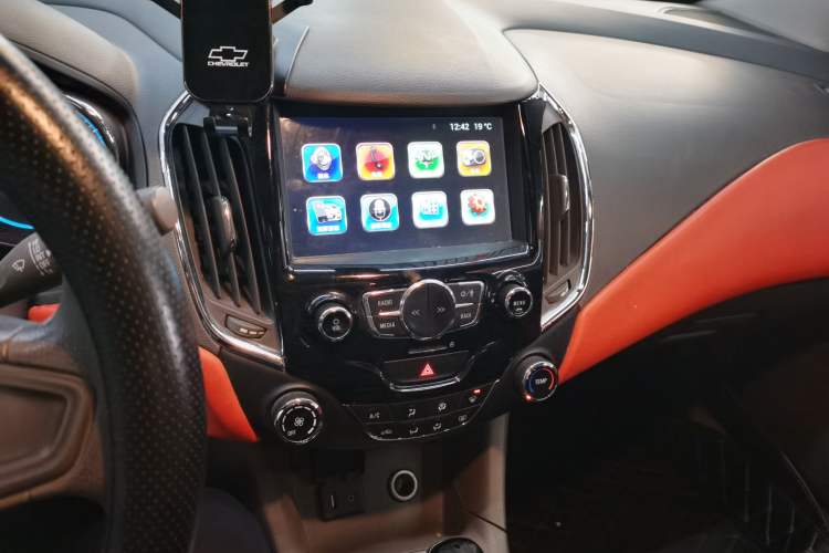 Used Chevrolet Cruze 2015 1.5L Automatic Fashion Navigation Edition Audio And AC Panel