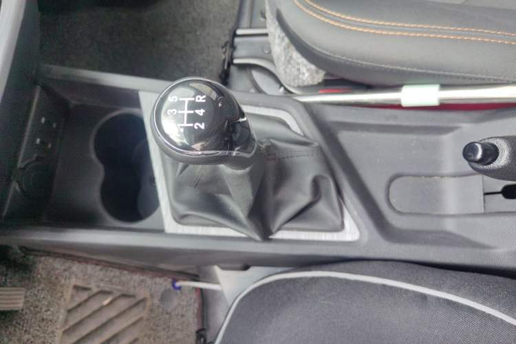 Used Chana Ruixing M60 2023 1.6L CNG Comfort-Grade 6-Seater Passenger Vehicle
