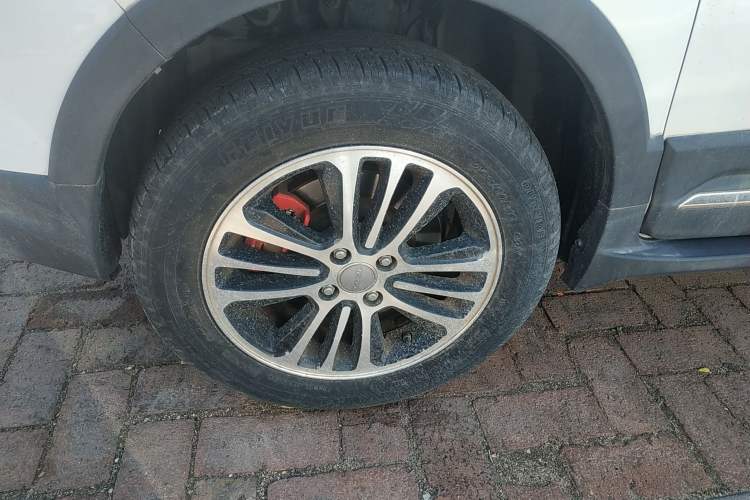 Used Haval H1 2016 Revised Version Blue Badge 1.5L AMT Luxury Edition Left Front Wheel Hub