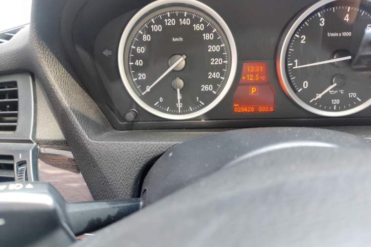 Used BMW X6 2014 xDrive35i Sport model Odometer Close Up