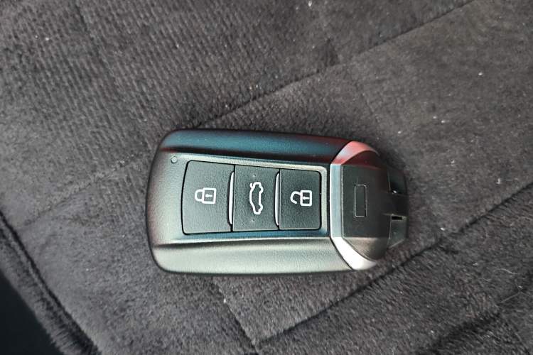 Used Dongfeng Aeolus Yixuan 2022 230T Automatic Adaptive-Beam Knight Edition
