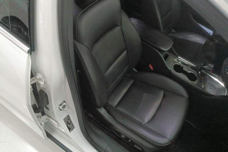 Used Chevrolet Malibu XL 2021 535T Automatic Sport Edition Right Front Seat