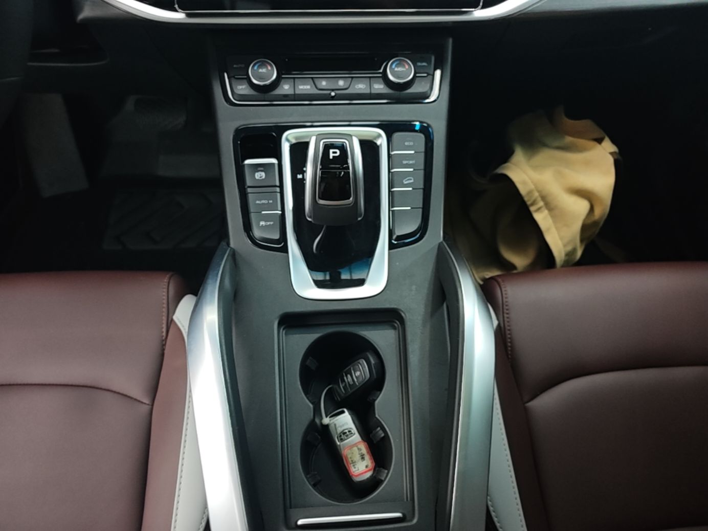 Geely Auto Emgrand X7 Sport 2022 1.8TD DCT Zhiya Trim — снимка 16