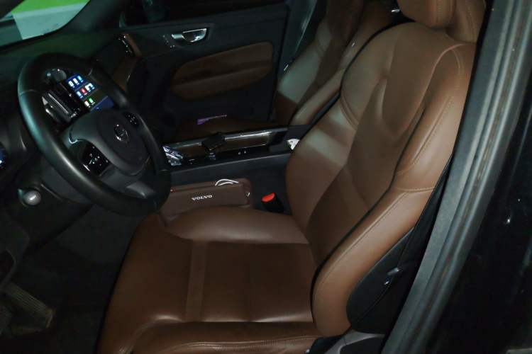 Used Volvo XC60 2023 B5 4x4 Smart Luxury Edition Left Front Seat