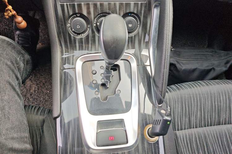 Used Peugeot 3008 2015 2.0L Automatic Classic Edition Gear Lever