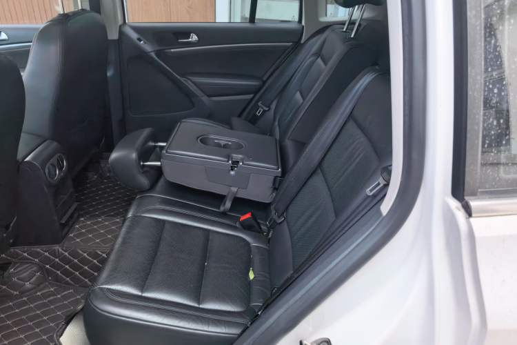 Used Volkswagen Tiguan 2013 1.8 TSI Automatic All-Wheel Drive Luxury Model Left Rear Seat