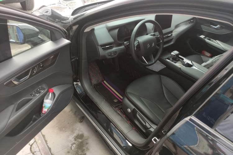 Used Hongqi E-QM5 2022 431 km Charge & Enjoy Edition
