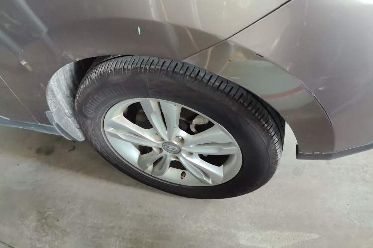 Used Hyundai ix35 2012 2.4L Automatic Two-Wheel Drive Prestige Edition GLS Right Front Wheel Hub