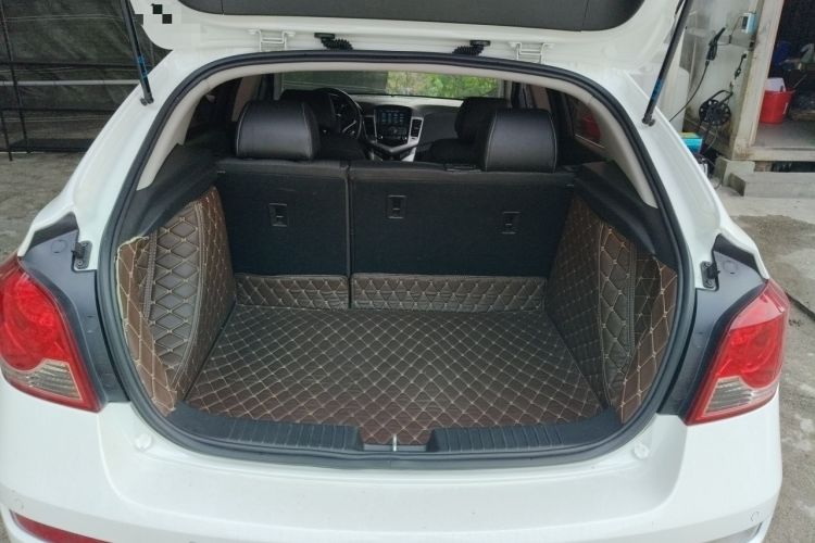 Used Chevrolet Cruze 2013 Hatchback 1.6T Automatic Flagship Model Trunk