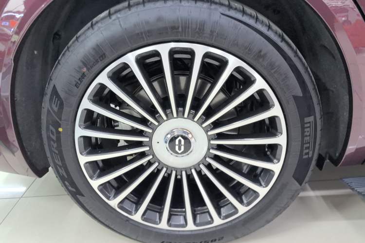 Used Hima AITO M8 2025 Extended-Range Ultra Version 53.4 kWh 5-Seater Edition Right Rear Wheel Hub