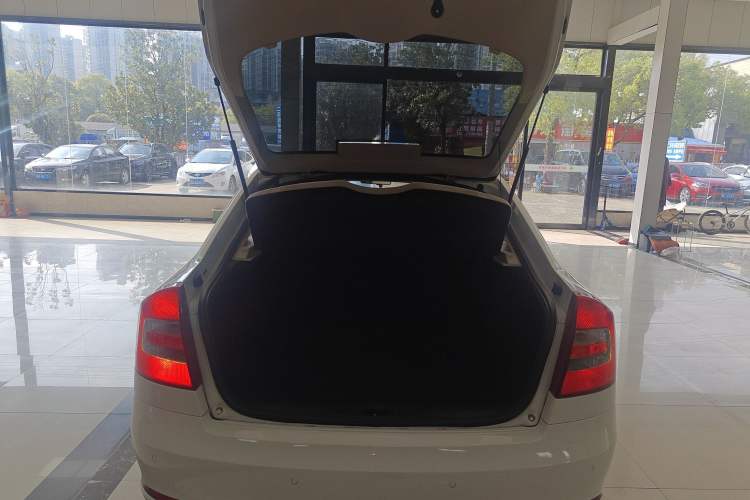 Used Skoda Octavia 2015 Classic Model 1.6L Manual Yijie Edition
