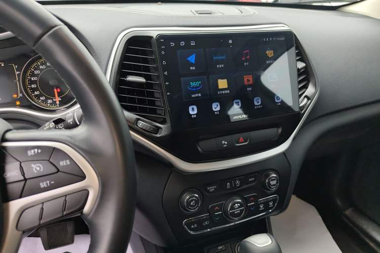 Used Jeep Cherokee 2016 2.4L Professional Edition
