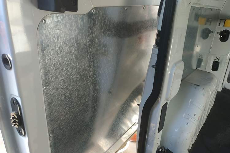 Used Ford Transit 2017 2.0T Diesel Van Short Wheelbase Mid-Roof China V Standard
