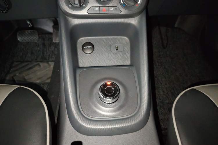 Used Wuling Hongguang New Energy 2025 Extended-Range Hybrid 50KM Comfort Version Gear Lever
