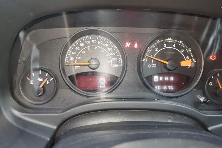 Used Jeep Compass 2013 2.4L four-wheel-drive sport version