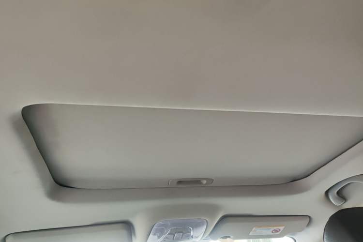 Used GAC Trumpchi GS4 2017 235T Manual Two-Wheel Drive Luxury Edition Headliner