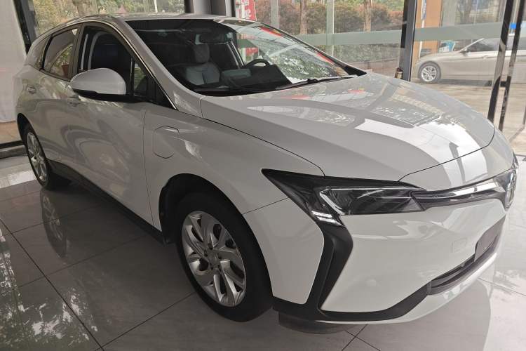 Used Buick Velite 6 2023 430km Range Commuter Version Front Right 45 Deg