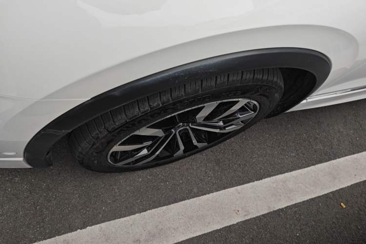 Used Volkswagen Tiguan L 2021 330TSI Automatic Two-Wheel Drive R-Line Enhanced Edition Left Front Wheel Hub