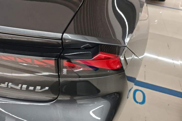 Used CHANGAN UNI-V 2022 1.5T Prestige Version Right Rear Taillight