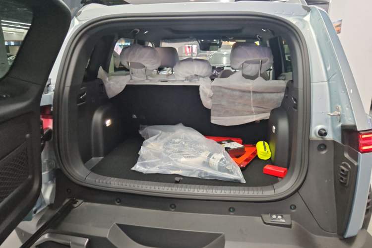 Used Formula Leopard Titanium 3 2025 501 km Range Rear-Wheel Drive Intelligent Driving Max Edition