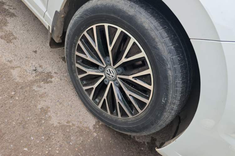 Used Volkswagen Sagitar 2020 200TSI DSG Comfort Version China VI Standard Right Front Wheel Hub