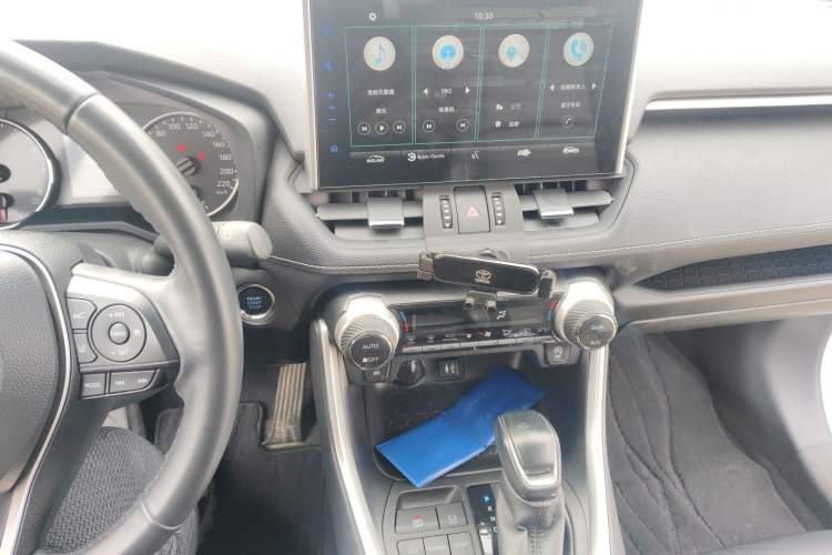 Used Toyota Wildlander 2022 2.0L CVT Two-Wheel Drive Luxury Edition
