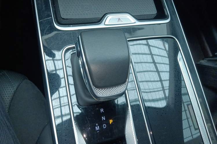 Used Hongqi HS5 2023 2.0T Four-Wheel Drive Flagship Pro Edition Gear Lever