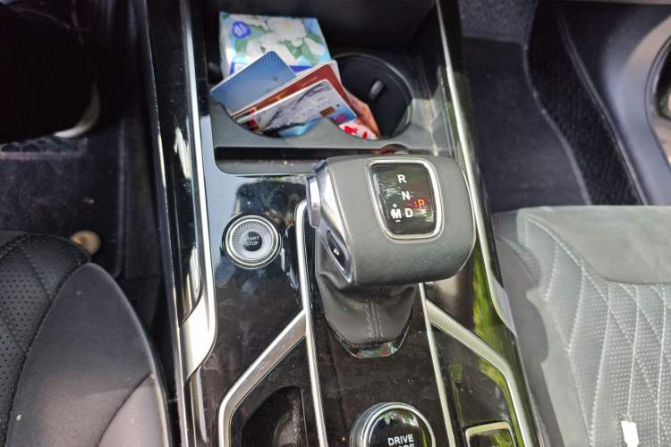 Used Hongqi HS5 2022 Facelifted Version 2.0T Smart Connect Flagship All-Wheel-Drive Edition