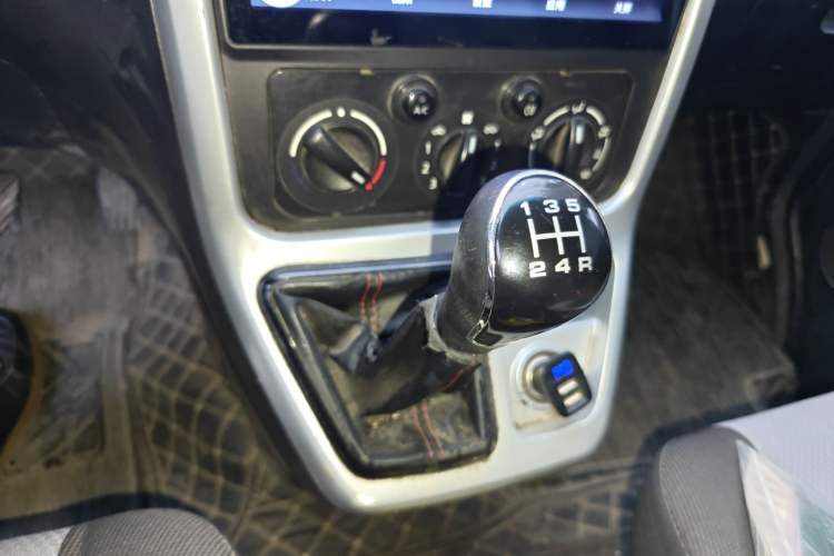 Used CHANGAN KAICHENG Ruixing M90 2018 2.0L Comfort Version Flat-Top Bi-Door 6-Seater 4G94S