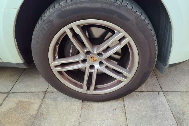 Used Porsche Macan 2023 Macan 2.0T Right Front Wheel Hub