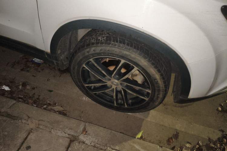 Used Bestune X40 2018 Internet Celebrity Edition 1.6L Automatic Luxury Version Right Front Wheel Hub