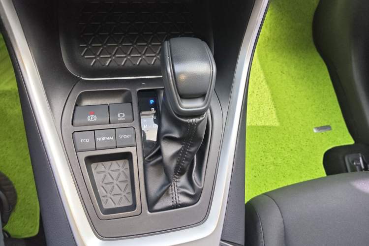 Used Toyota Wildlander 2022 Updated Version 2.0L CVT Two-Wheel Drive Leading Edition
