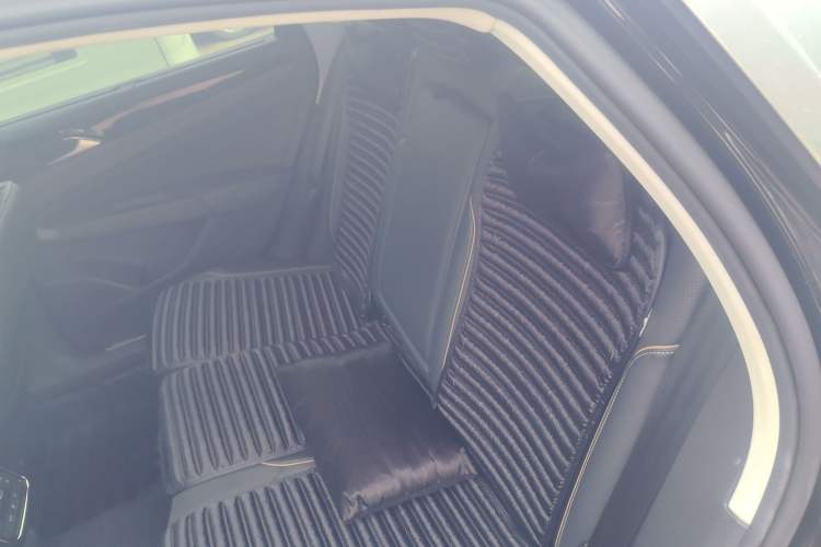 Used Volkswagen Passat 2019 330TSI Luxury Edition China VI Standard Left Rear Seat