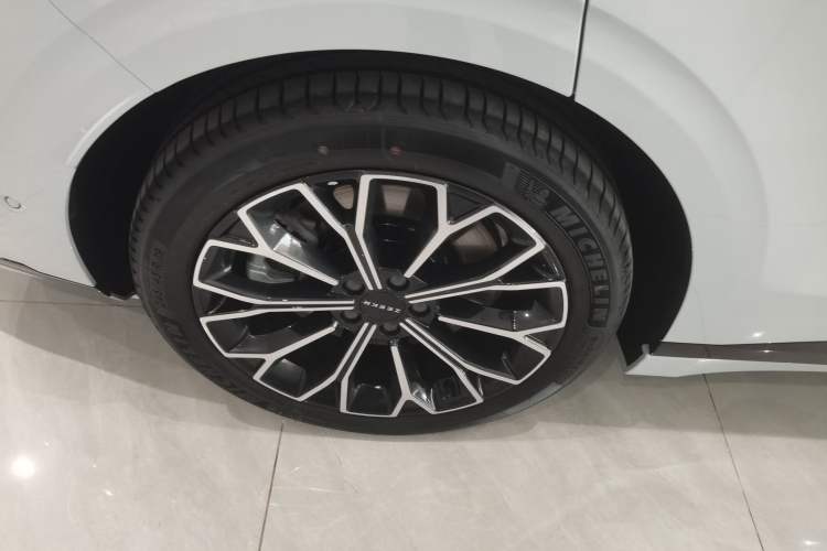 Used Zeekr 007GT 2025 Rear-Drive Intelligent Driving Version 75 kWh Right Rear Wheel Hub