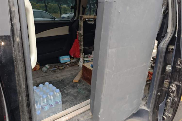 Used FORTHING Lingzhi PLUS 2023 2.0L Manual Comfort Version CNG 7-Seater