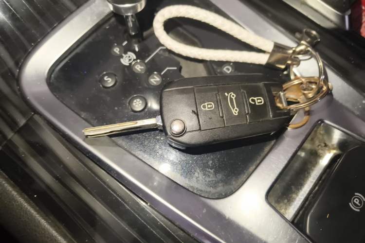 Used Peugeot 3008 2015 2.0L Automatic Trend Edition