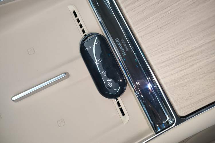 Used Hima AITO M5 2025 Extended-Range Ultra All-Wheel-Drive Version
