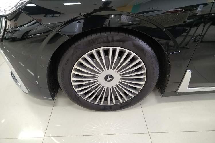 Used VOYAH Dream 2025 PHEV Four-Wheel-Drive Flagship Kunpeng Edition Exterior 4