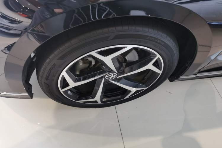 Used Volkswagen Magotan 2024 2 Million Units Zhongxiang Version 330TSI DSG Luxury Edition