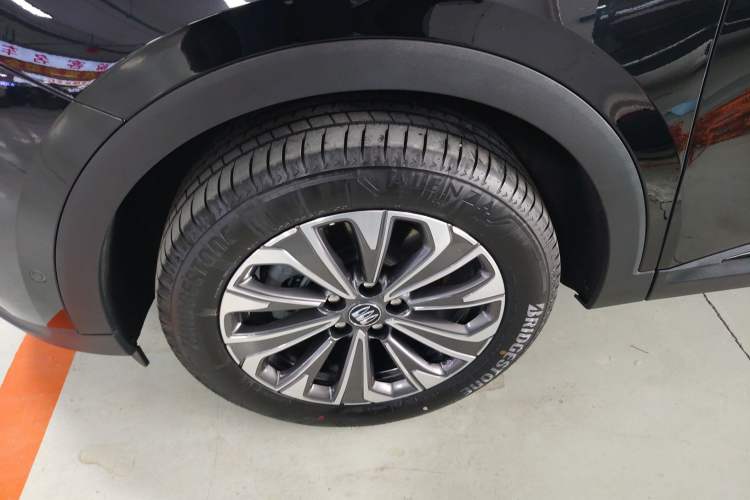 Used Buick Envision 2025 Encore Plus 28T All-Wheel-Drive Platinum Edition Exterior 4