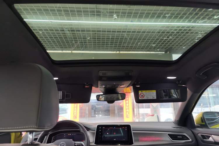 Used Volkswagen T-ROC 2023 300TSI DSG Two-Wheel Drive Starlight Edition
