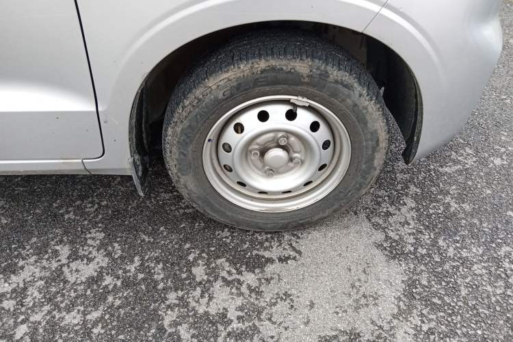 Used Wuling Hongguang V 2022 1.5L Jingqu Edition Enclosed-Window Vehicle with Hydraulic Power Steering LAR Exterior 7