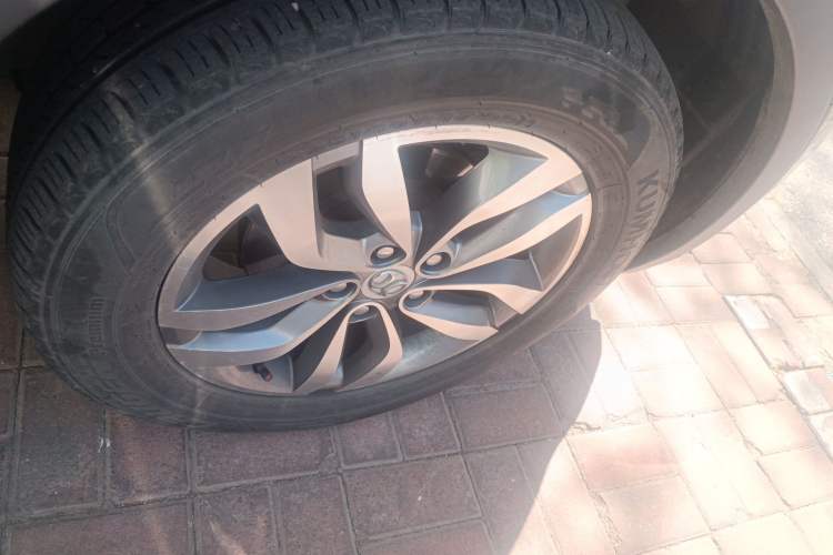 Used BAIC Senova X65 2015 2.0T Automatic Elite Model Right Front Wheel Hub