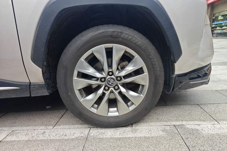 Used Toyota Wildlander 2021 2.0L CVT 4x4 Luxury Edition Right Front Wheel Hub