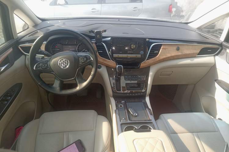 Used Buick GL8 2017 ES 28T Comfort Model China V Standard Center Console